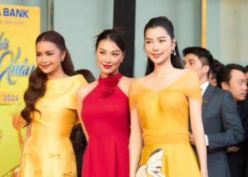 Á hậu Hoàng Nhung rạng rỡ giữa dàn Hoa, Á hậu đầu năm mới   