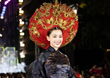 Hoa hậu Lê Hoàng Phương, Thanh Thủy tự hào khi khoác lên mình chiếc áo dài Việt Nam