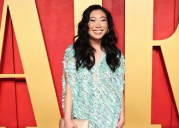 Ngôi sao Hollywood gốc Á Awkwafina khiến dân tình bàn tán rôm rả khi chọn đầm Công Trí dự tiệc Oscar