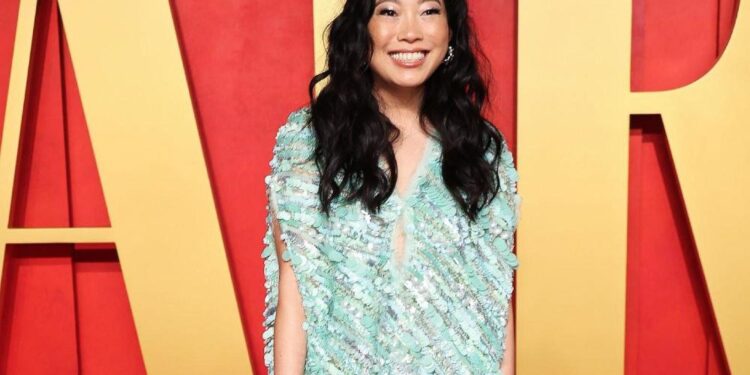 Ngôi sao Hollywood gốc Á Awkwafina khiến dân tình bàn tán rôm rả khi chọn đầm Công Trí dự tiệc Oscar