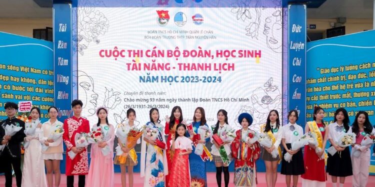 Hoa hậu Nguyễn Như Quỳnh làm Giám khảo cuộc thi học sinh tài năng, thanh lịch trường THPT Trần Nguyên Hãn