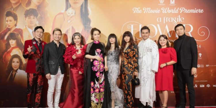 Mai Thu Huyền, Nhật Hạ, Đức Tiến và dàn NS đình đám hội ngộ trong ngày ra mắt phim Đóa Hoa Mong Manh tại Mỹ 