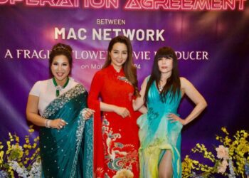 Hai đại cảnh hàng ngàn khán giả trong phim “Đóa hoa mong manh” khiến Mai Thu Huyền phải huy động 7-8 máy quay