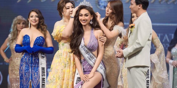 Trần Huyền Trang khiến fan sắc đẹp Việt Nam tự hào khi đăng quang ngôi vị Hoa hậu Đại sứ quốc tế