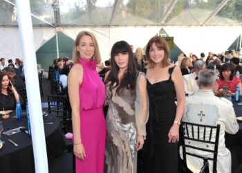 Nhà sản xuất Hollywood khen Đoá Hoa Mong Manh do Nhật Hạ viết kịch bản