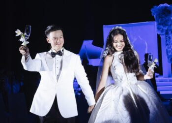 Hai tiểu thư nhà Sơn Kim biểu diễn ca khúc tự sáng tác mừng lễ cưới thiên kim Mika Nguyễn