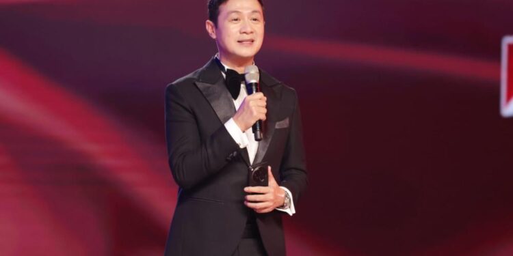 Anh Tuấn, Khánh Vy cùng nhau dẫn dắt Anh Trai Vượt Ngàn Chông Gai 