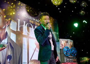 Hoài Phú mạnh tay phát hành đĩa vật lý, băng cassette trong thời đại nhạc số