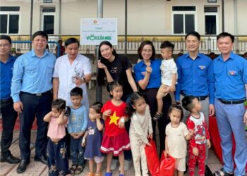 Chăm chỉ làm thiện nguyện gọi tên Hoa hậu Thuỳ Tiên