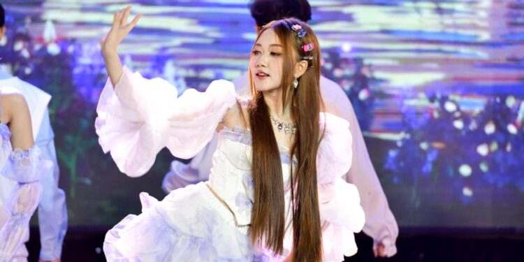 “Chiến” như tân binh mới nhà ICM: Ra mắt một chuỗi MV, trình diễn cực “slay” trong showcase debut 