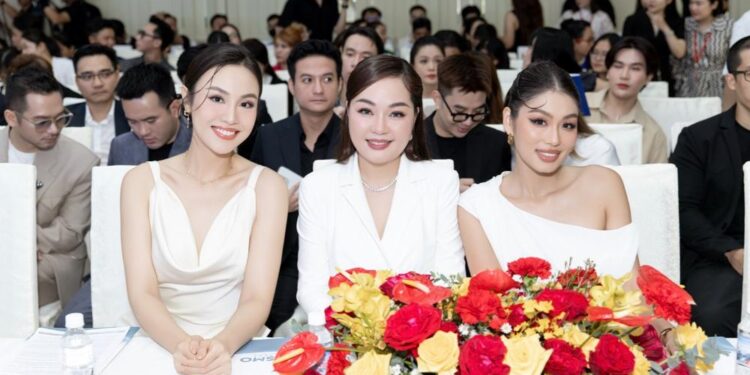 Hoa hậu Hoàng Thanh Nga vinh dự nhận giải thưởng Top 10 Thương hiệu mạnh quốc gia năm 2024