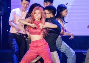 Fan meeting Trang Pháp đông kín người những vẫn rất văn minh và quy củ