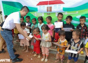 Đấu giá tranh – Nâng bước tương lai: 20 căn nhà cho 20 mảnh đời