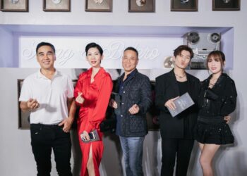 Quyền Linh, Thu Trang, Tiến Luật, Gin Tuấn Kiệt, Puka, Nam Thư cùng dàn sao Vbiz đổ bộ liveshow “Ngày em thắp sao trời” của Đàm Vĩnh Hưng 