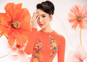 Hoa hậu Ngọc Diễm khoe nhan sắc trẻ trung, dáng chuẩn khi diện áo dài Minh Châu