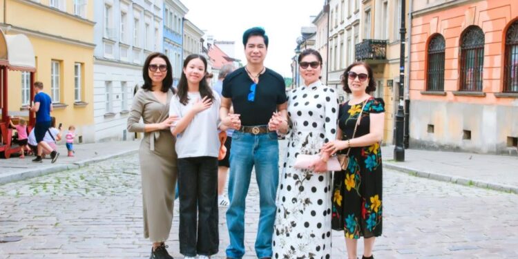 Ca sĩ nhí Mỹ Uyên: Luôn ghi nhớ những lời dạy dỗ từ danh ca Ngọc Sơn