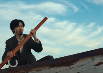 Một lần nữa Đen lại gây tò mò với teaser chèo thuyền trên… cát