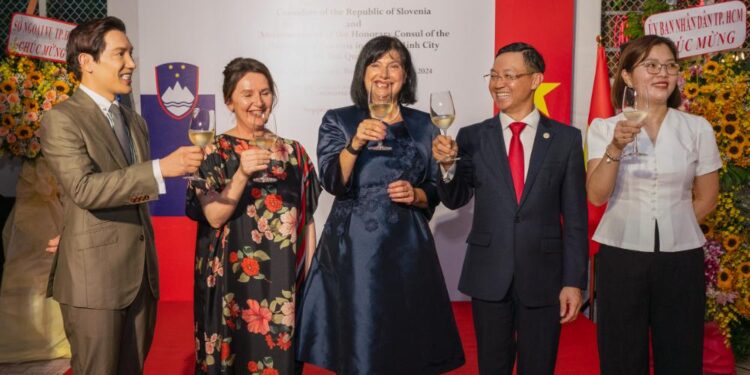 Vừa được bổ nhiệm, Shark Minh Beta khai trương văn phòng Lãnh sự Slovenia tại TP.HCM