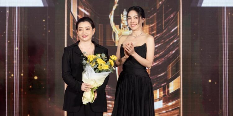 Cận nhan sắc không tuổi của nữ Chủ tịch Miss Grand Vietnam Phạm Kim Dung
