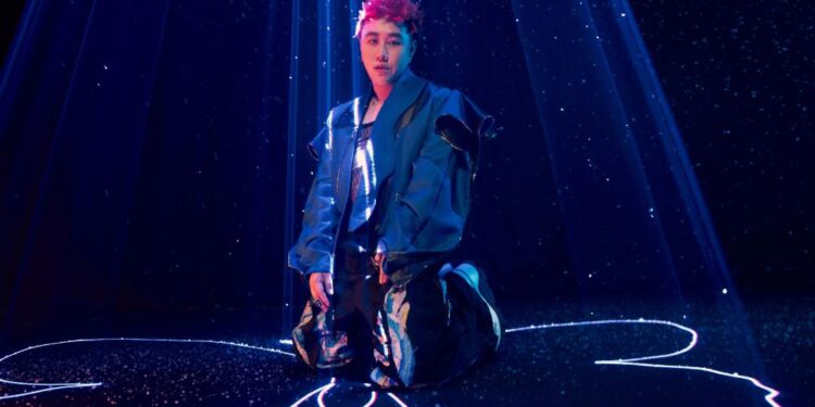 Vừa công chiếu 30 tiết mục trong concert đầu tay, Trung Quân đã “lên dây cót” cho 40 bản live cho concert “1689”