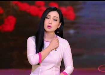 ‘Ca sĩ tỉ phú’ Hà Phương bắt tay với nhạc sĩ Sơn Hạ tái hiện tình yêu học trò qua ca khúc ‘Màu mực tím’