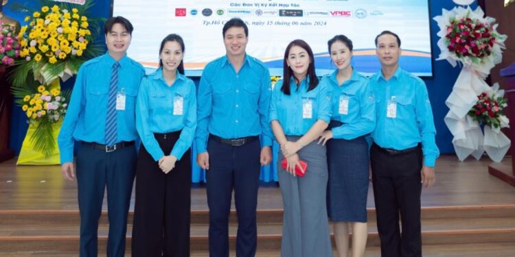 Chào mừng Đại hội, CLB Luật gia trẻ TPHCM khen thưởng Hội viên xuất sắc và bầu Ban chấp hành nhiệm kỳ mới (2024-2029) 
