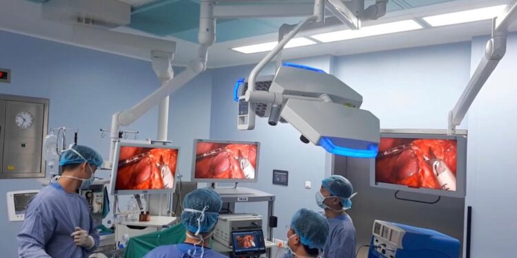 Phẫu thuật nội soi giảm mỡ: Mở ra kỷ nguyên mới trong lĩnh vực tạo dáng và làm đẹp