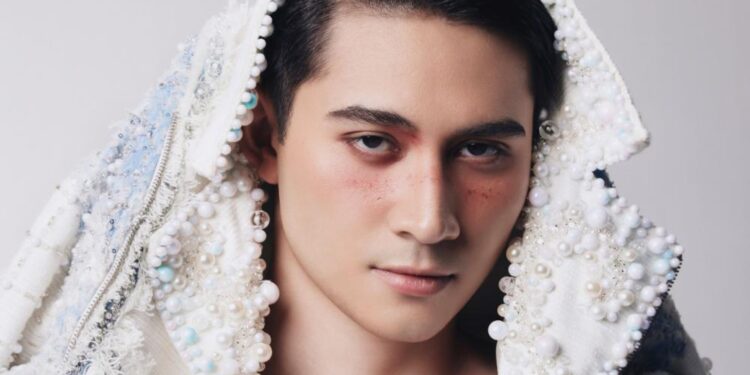 Nam vương Tuấn Ngọc khoe thần thái cuốn hút, đậm chất high fashion