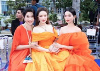 Lý Nhã Kỳ khoe vai trần gợi cảm tại Ga Sài Gòn