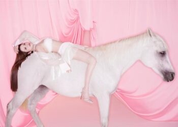 Lý Nhã Kỳ sexy quyến rũ hết nấc, lấp ló bikini gợi cảm