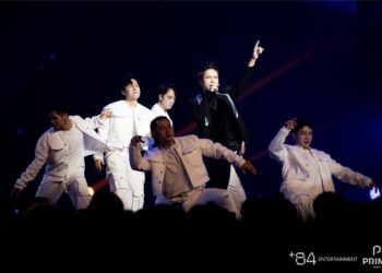 Khán giả xem showcase “We Love Vietnam” đấu giá hàng trăm triệu, gửi tặng bà con vùng lũ