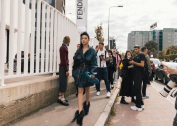 Châu Bùi hồi hộp, ngủ 3 tiếng/ngày để chuẩn bị cho Fashion Week sau 2 mùa “lỡ hẹn”