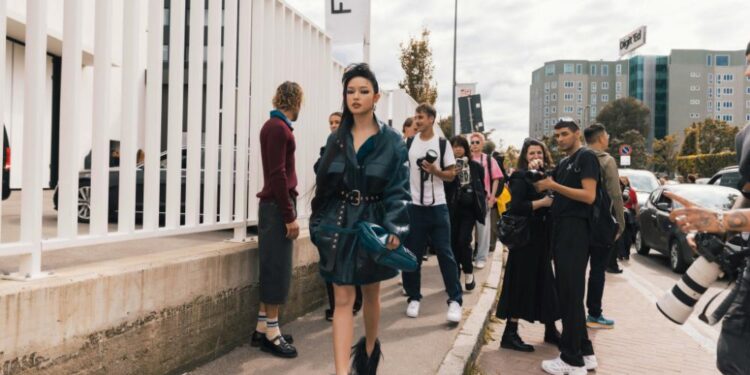 Châu Bùi hồi hộp, ngủ 3 tiếng/ngày để chuẩn bị cho Fashion Week sau 2 mùa “lỡ hẹn”