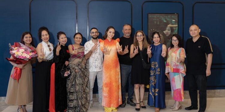 Đại sứ Đặc mệnh toàn quyền Kanat Tumys mong muốn đưa ‘Đóa hoa mong manh’ công chiếu cho người dân Cộng hòa Kazakhstan