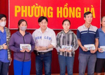 Phía Đan Trường trao hơn 500 triệu đồng cho người dân gặp khó khăn vùng bão lũ