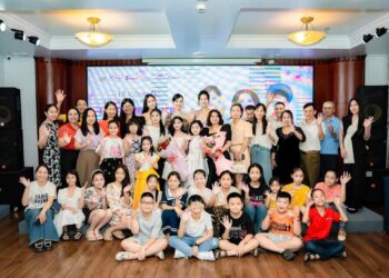 Đinh Ngọc Ela mẫu nhí đến từ Hải Phòng sang Campuchia dự thi quốc tế