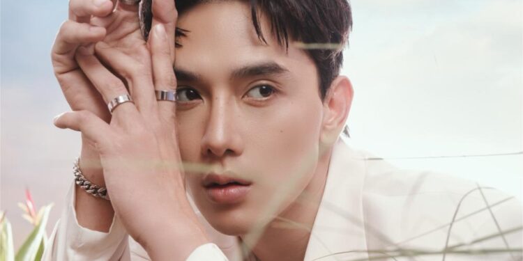 Thuận Nguyễn khoe vẻ ngoài nam thần mừng Domino – Lối Thoát Cuối Cùng chính thức khởi chiếu