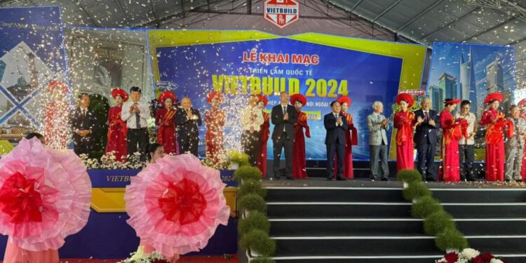 Chính thức khai mạc Triển lãm Quốc tế VIETBUILD lần thứ Tư tại TP. Hồ Chí Minh