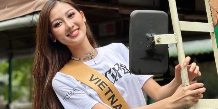 Quế Anh mặc áo yếm, hát “Đất Nước Lời Ru” tại Miss Grand International 2024