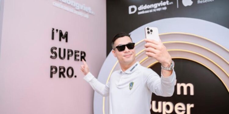 Đăng Khôi, Trương Thế Vinh và các “Anh trai vượt ngàn chông gai” hẹn nhau lên đời iPhone 16