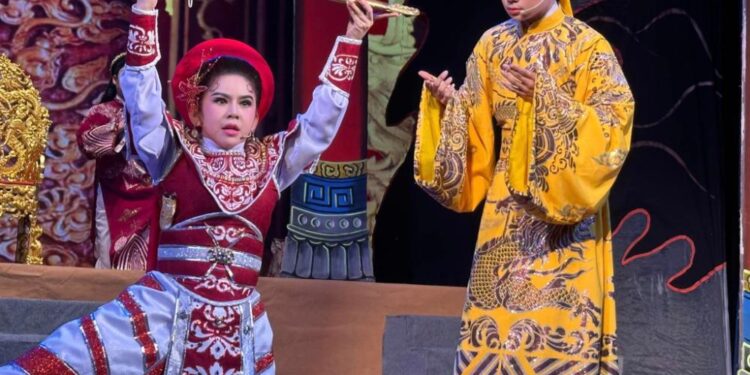 Bình Tinh chinh phục khán giả với vai Bùi Thị Xuân trong vở “Tây Sơn nữ tướng”