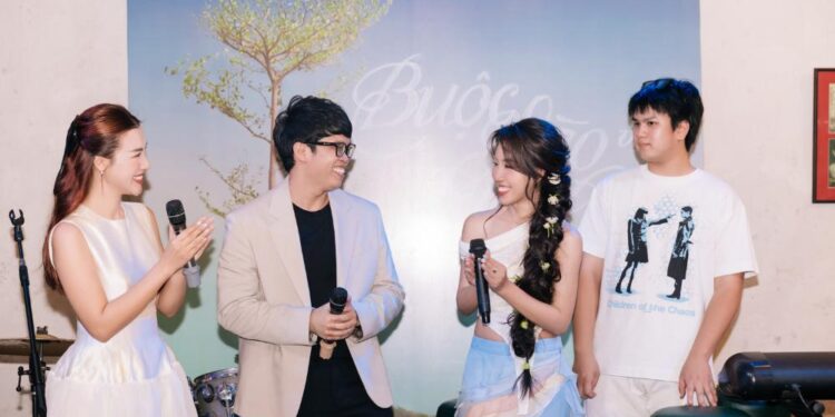 ‘Nàng thơ’ Vy Vy ra mắt album đầu tay, được ‘chàng thơ’ Hoàng Dũng cố vấn