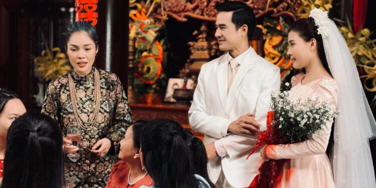 Dương Cẩm Lynh trấn nước Kim Tuyến, đánh Thúy Diễm sưng mặt trên phim trường