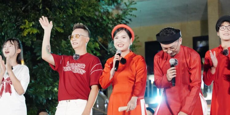 Ngỡ ngàng vì Quân A.P hát nhạc “teen” khi tham gia show cùng Lâm Vỹ Dạ