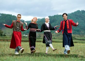 Bộ đôi tạo hit Masew – Double2T trở lại với Xập Xình Xập Xình, món ăn tinh thần vừa lạ vừa quen