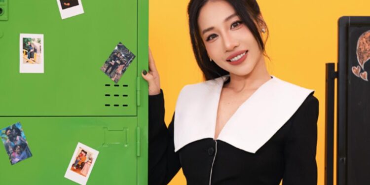 Đạt G khiến Hằng BingBoong không kìm được nước mắt trong phòng thu ca khúc mới