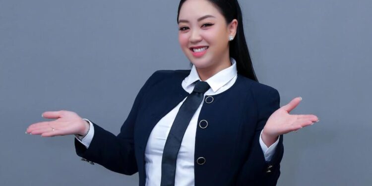 “Đóa hồng thép ngành luật” kể chuyện bị ném đồ, chửi bới khi tranh tụng tại tòa