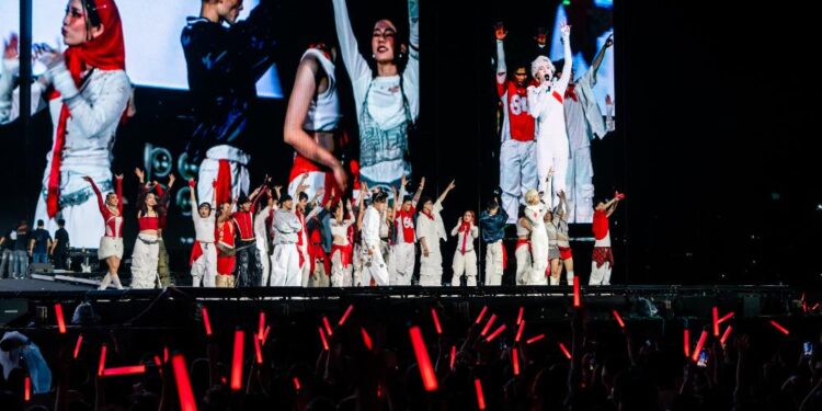 Wren Evans hóa “bạch mã hoàng tử”, trình diễn siêu cuốn tại GenFest 2024