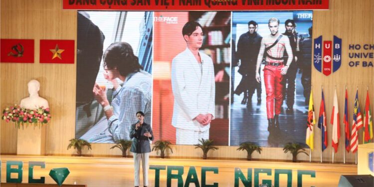 Á vương Võ Minh Toại làm diễn giả tại Đại học Ngân hàng