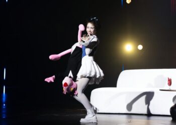 Nhìn Hậu Hoàng tại Chị Đẹp Đạp Gió 2024, nhiều khán giả bồi hồi xúc động